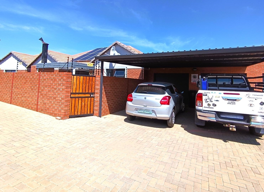 3 Bedroom Property for Sale in Langenhovenpark Free State